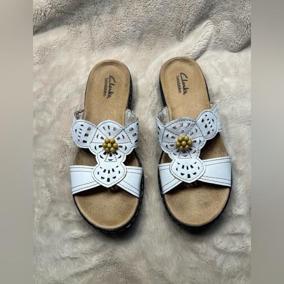 Clarks Shoes - Clarks Sandals Size 7.5